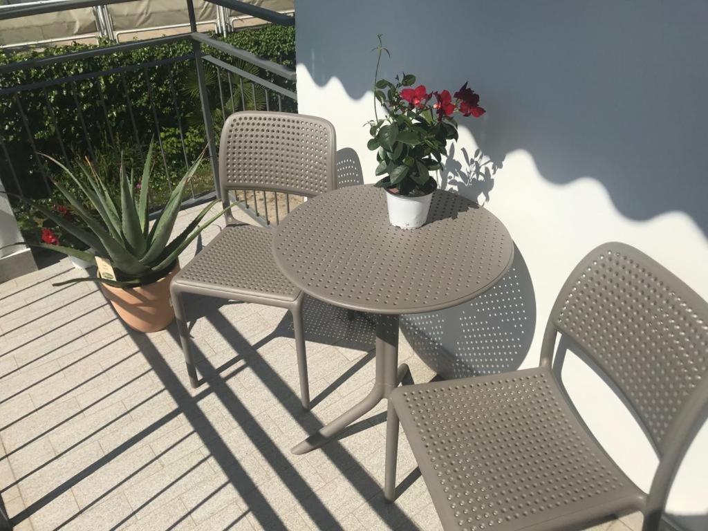 Blue Apartment - A Due Passi Dal Lago, Parcheggio Privato Lazise Exterior photo